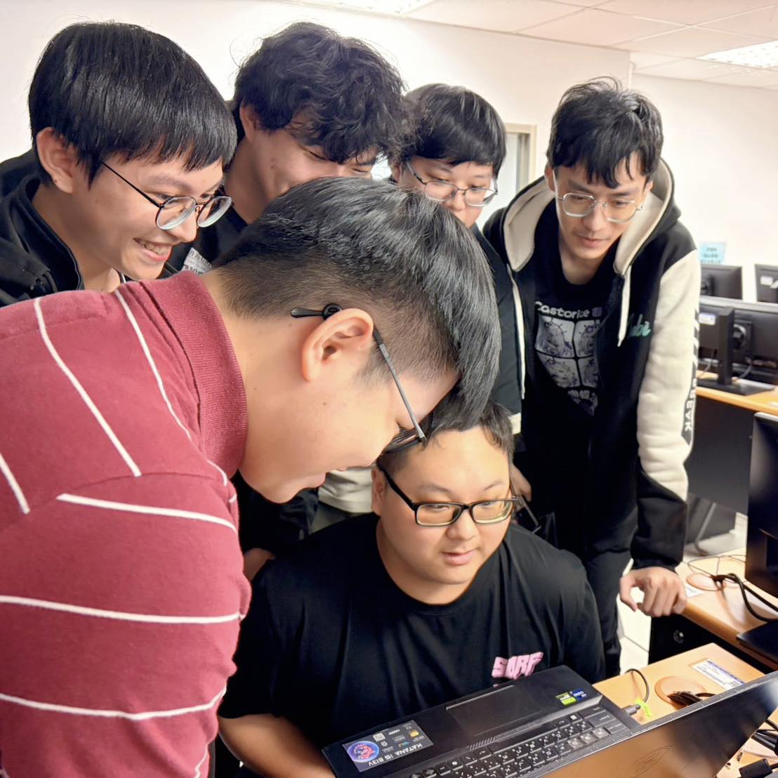 PilotGaea Manager Huang Speaks at LungHwa University, Showcasing UAV Simulator to Inspire Students PilotGaea Manager Huang Speaks at LungHwa University, Showcasing UAV Simulator to Inspire Students